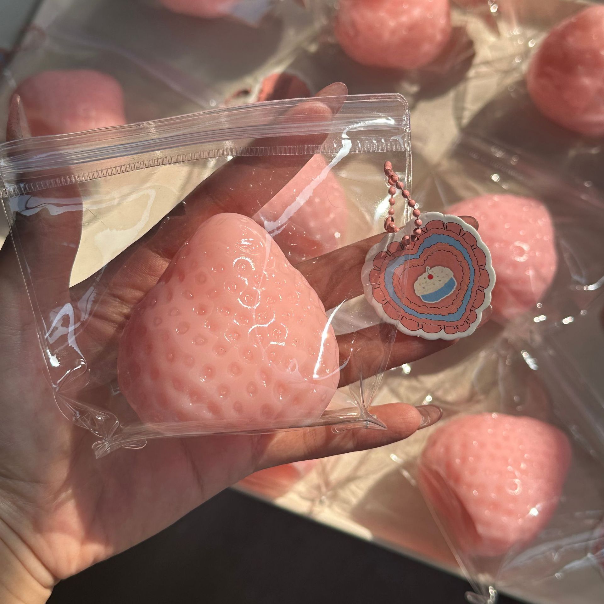 Strawberry Taba Squishy Fidget – Party Games Questions recenzja i cena